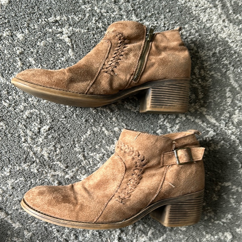 Billabong booties brown